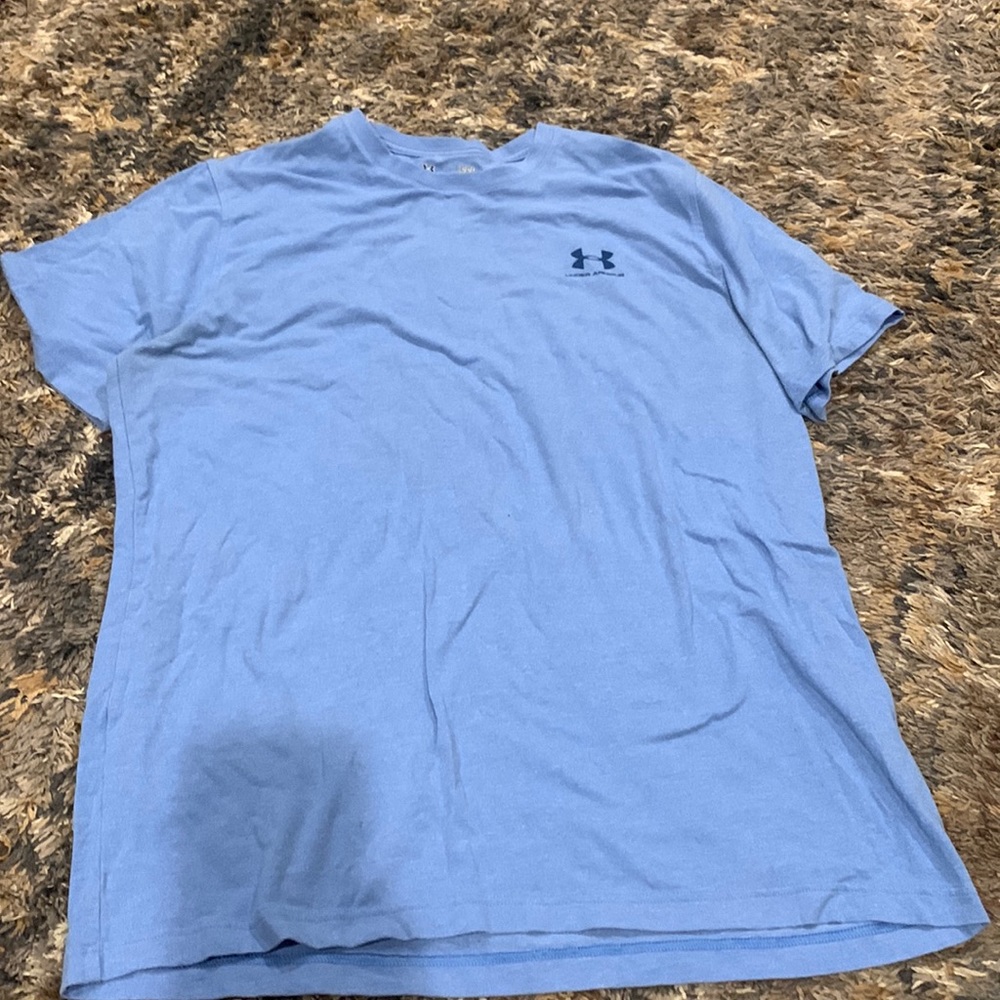Men’s under Armour shirt size large